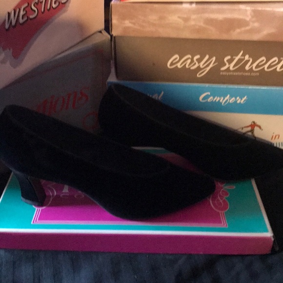 Premiere Collection Suede Shoes - Picture 2 of 15